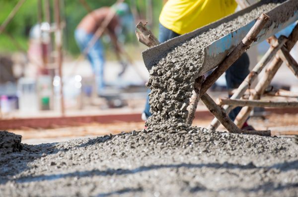 Backyard Concrete Pouring in Des Moines