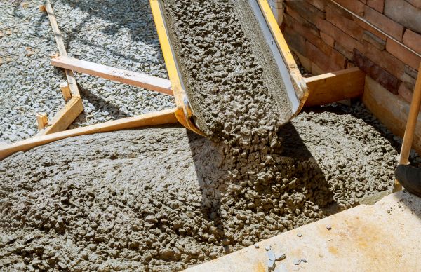 Cement Walkway Pouring in Des Moines